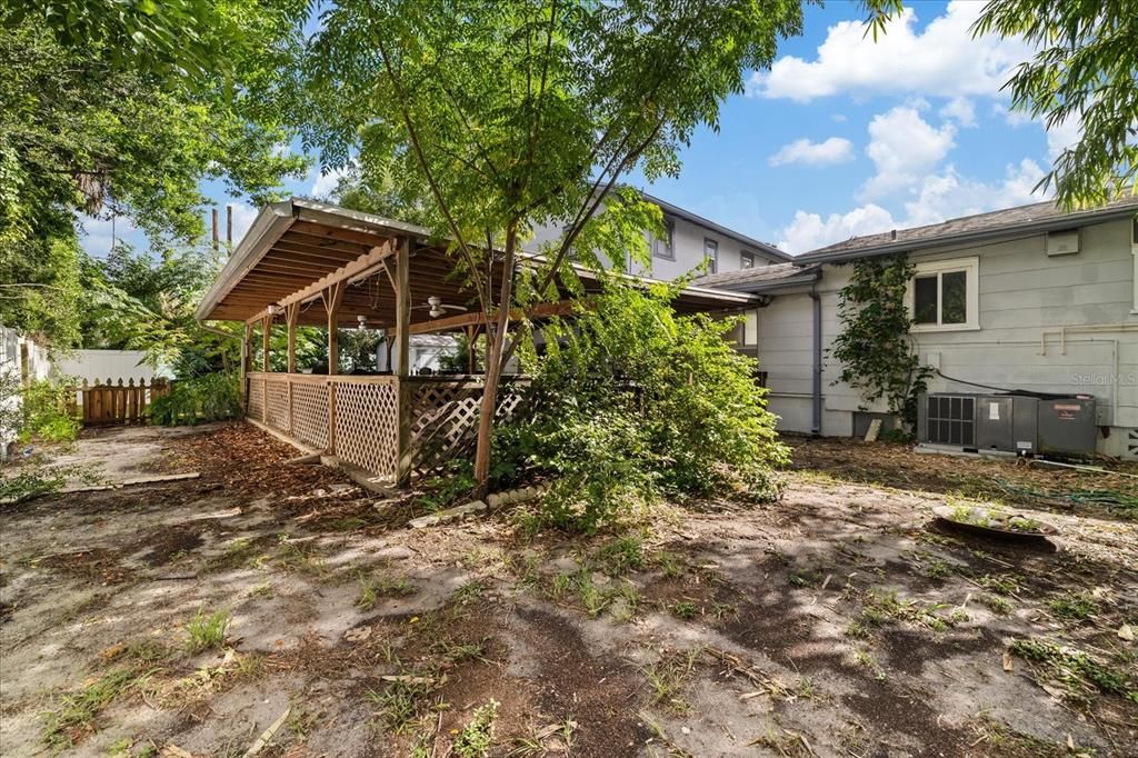 For Sale: $450,000 (5 beds, 0 baths, 1528 Square Feet)