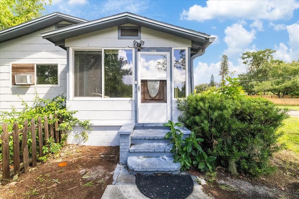 For Sale: $450,000 (5 beds, 0 baths, 1528 Square Feet)