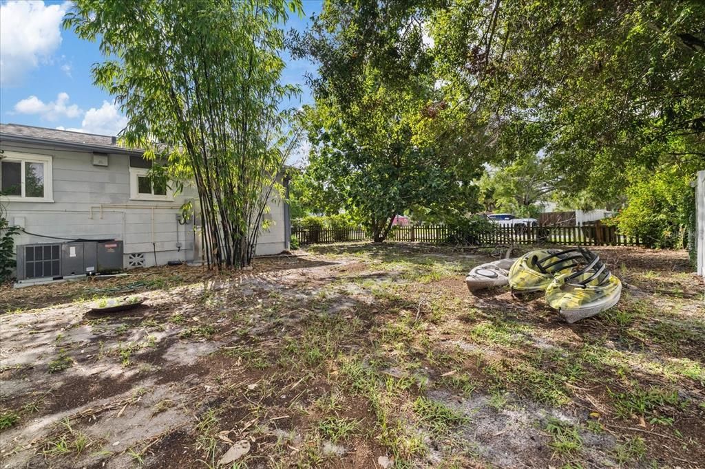 For Sale: $450,000 (5 beds, 0 baths, 1528 Square Feet)