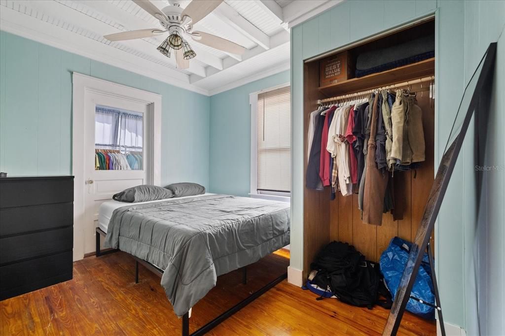 For Sale: $450,000 (5 beds, 0 baths, 1528 Square Feet)