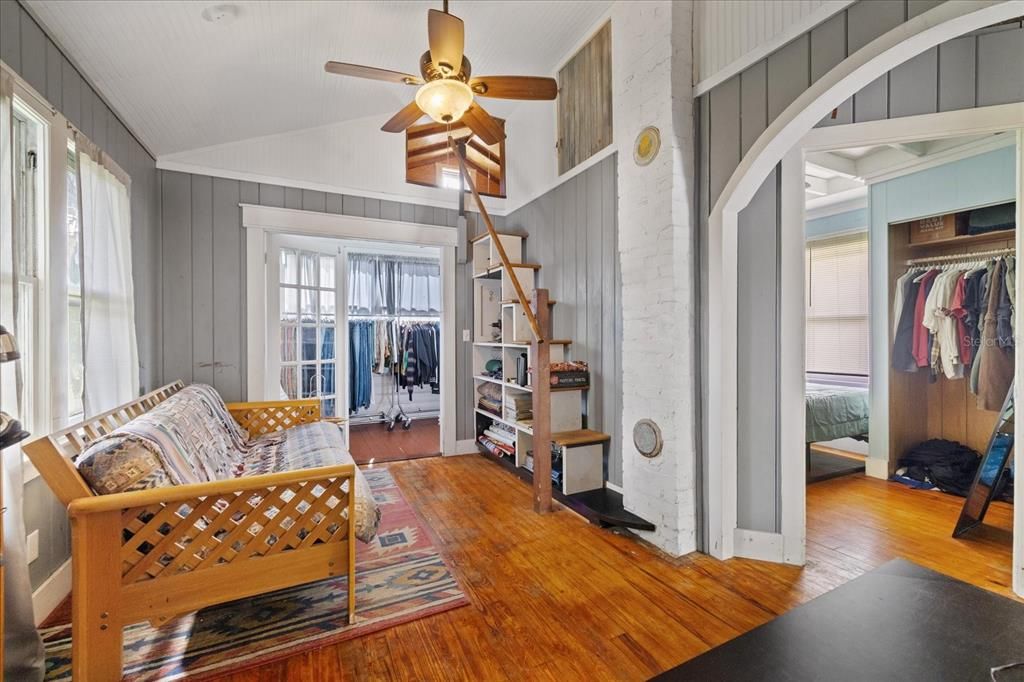 For Sale: $450,000 (5 beds, 0 baths, 1528 Square Feet)