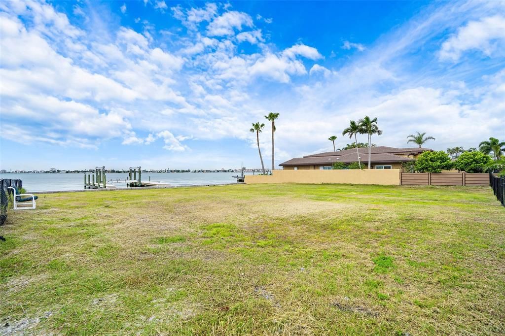 待售: $1,850,000 (0.23 acres)