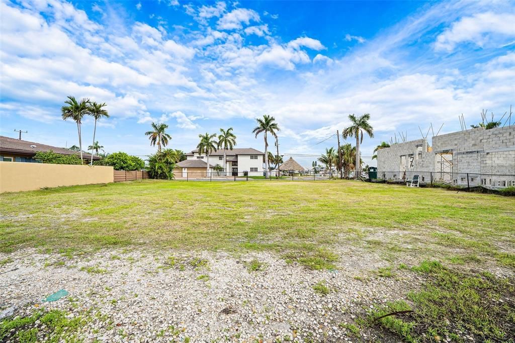 待售: $1,850,000 (0.23 acres)