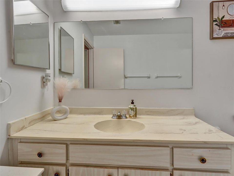 For Sale: $265,000 (2 beds, 2 baths, 1516 Square Feet)