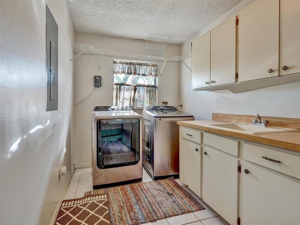 For Sale: $265,000 (2 beds, 2 baths, 1516 Square Feet)