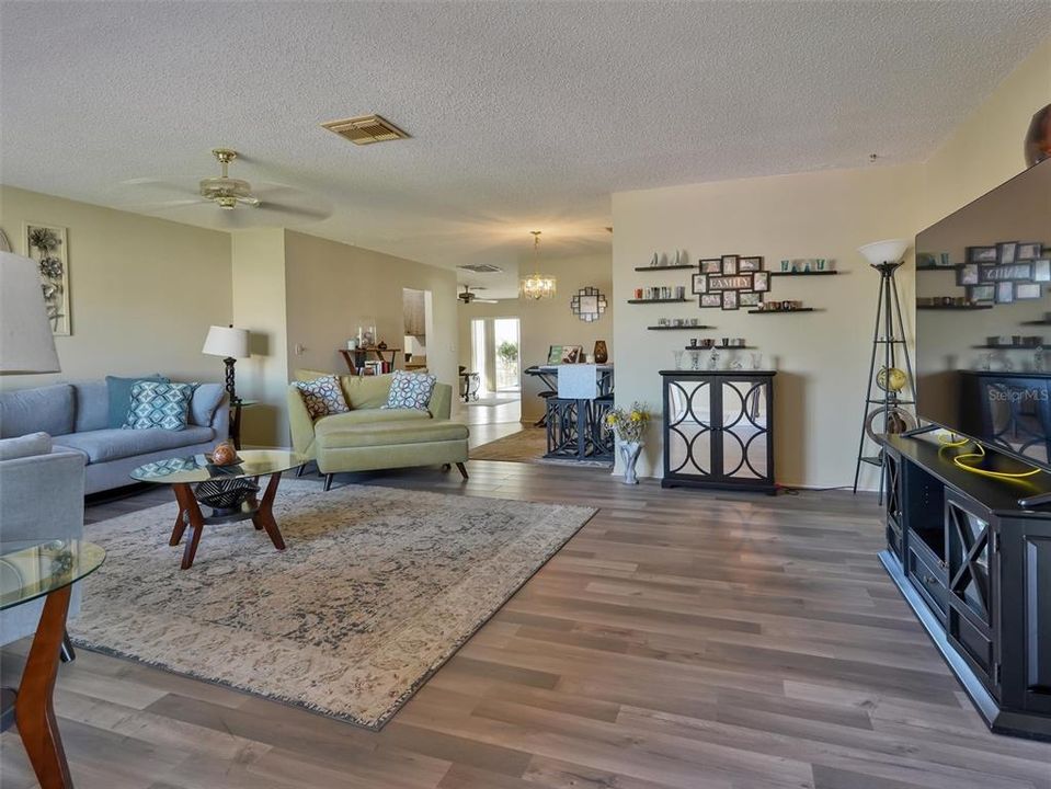 For Sale: $265,000 (2 beds, 2 baths, 1516 Square Feet)