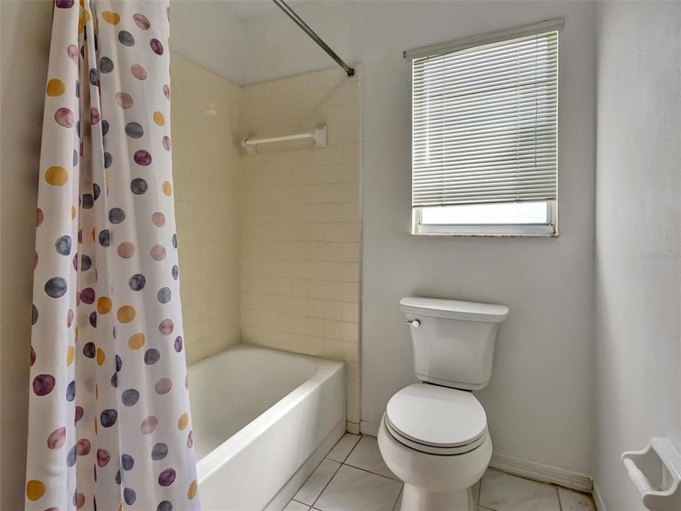 For Sale: $265,000 (2 beds, 2 baths, 1516 Square Feet)