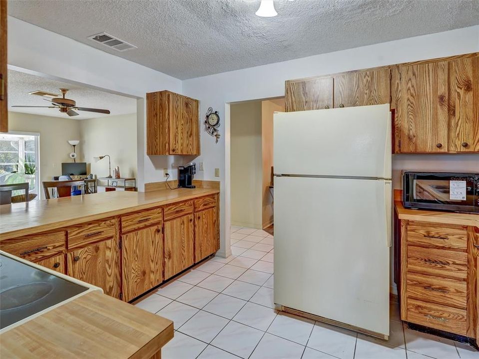 For Sale: $265,000 (2 beds, 2 baths, 1516 Square Feet)