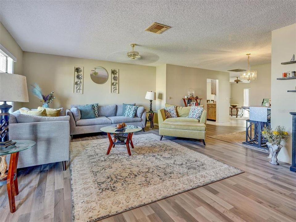 For Sale: $265,000 (2 beds, 2 baths, 1516 Square Feet)