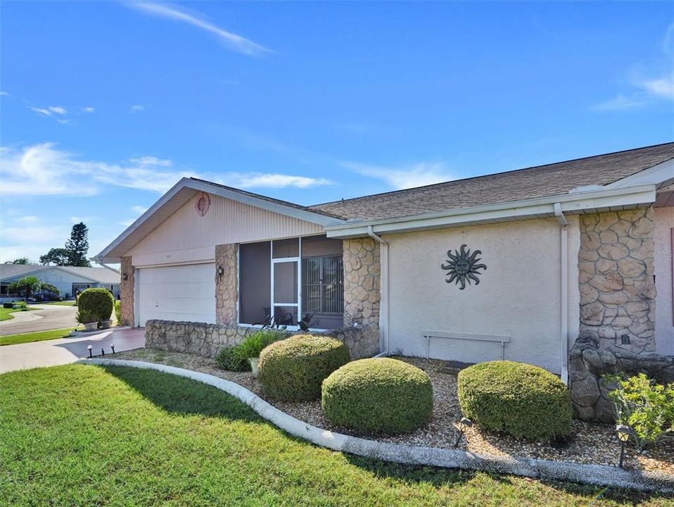 For Sale: $265,000 (2 beds, 2 baths, 1516 Square Feet)