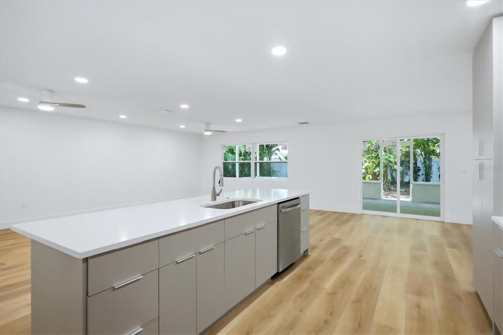 En Venta: $515,000 (4 camas, 2 baños, 2020 Pies cuadrados)