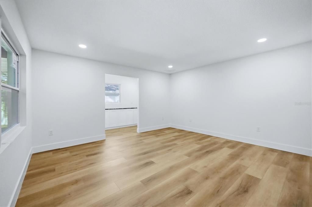 En Venta: $515,000 (4 camas, 2 baños, 2020 Pies cuadrados)