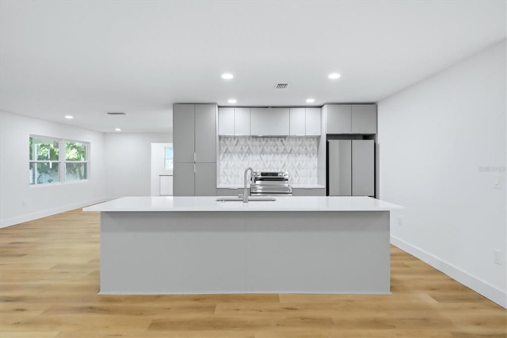 En Venta: $515,000 (4 camas, 2 baños, 2020 Pies cuadrados)
