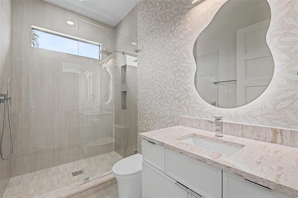 For Sale: $1,249,000 (5 beds, 4 baths, 2905 Square Feet)
