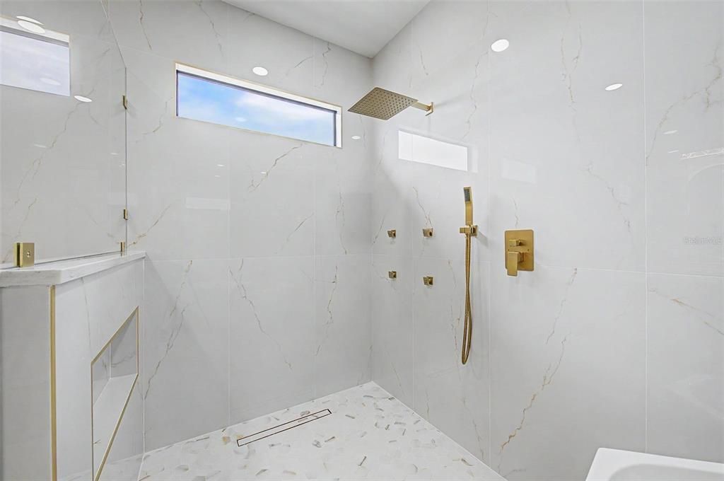For Sale: $1,249,000 (5 beds, 4 baths, 2905 Square Feet)