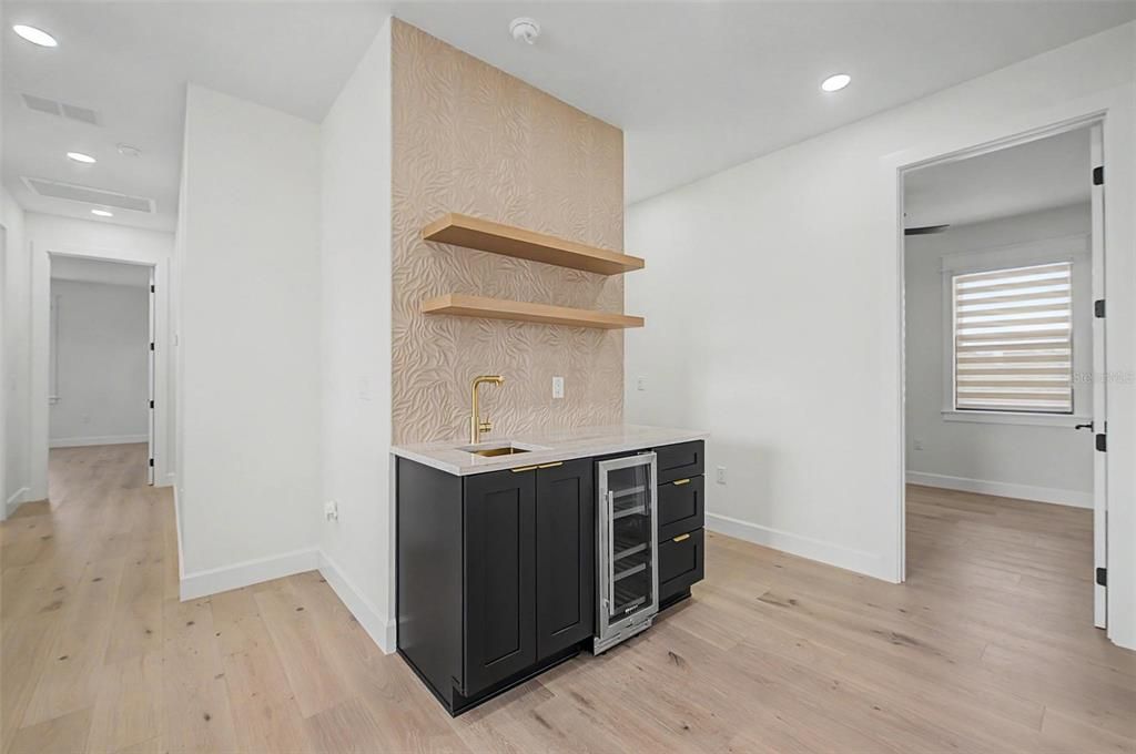 For Sale: $1,249,000 (5 beds, 4 baths, 2905 Square Feet)