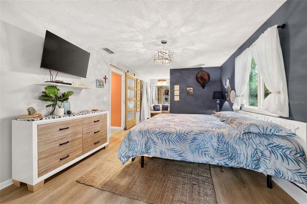 На продажу: $234,999 (2 спален, 2 ванн, 1040 Квадратных фут)