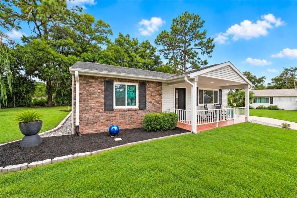 На продажу: $234,999 (2 спален, 2 ванн, 1040 Квадратных фут)