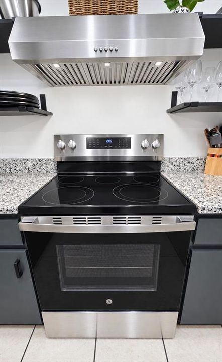 На продажу: $234,999 (2 спален, 2 ванн, 1040 Квадратных фут)