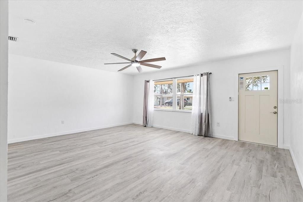 For Sale: $475,000 (3 beds, 3 baths, 1742 Square Feet)