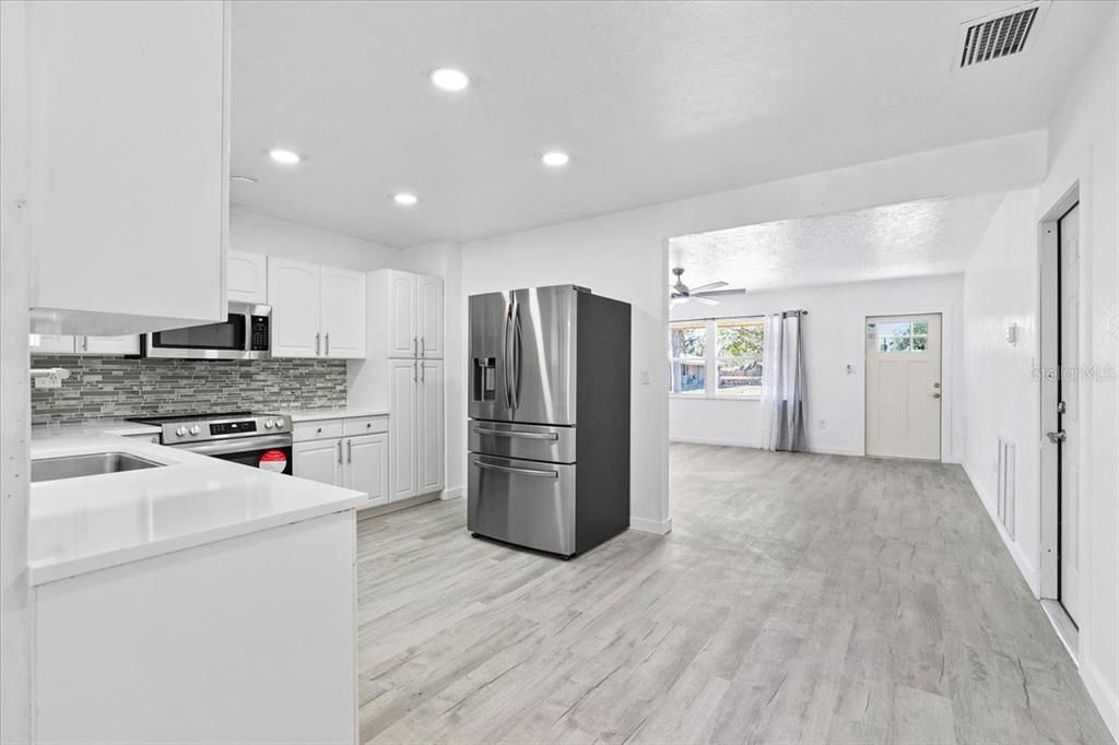 For Sale: $475,000 (3 beds, 3 baths, 1742 Square Feet)