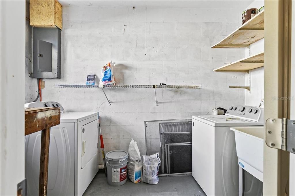 For Sale: $475,000 (3 beds, 3 baths, 1742 Square Feet)