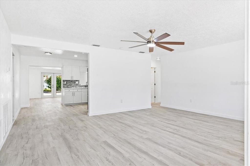For Sale: $475,000 (3 beds, 3 baths, 1742 Square Feet)