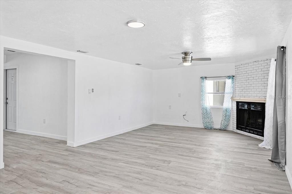 For Sale: $475,000 (3 beds, 3 baths, 1742 Square Feet)