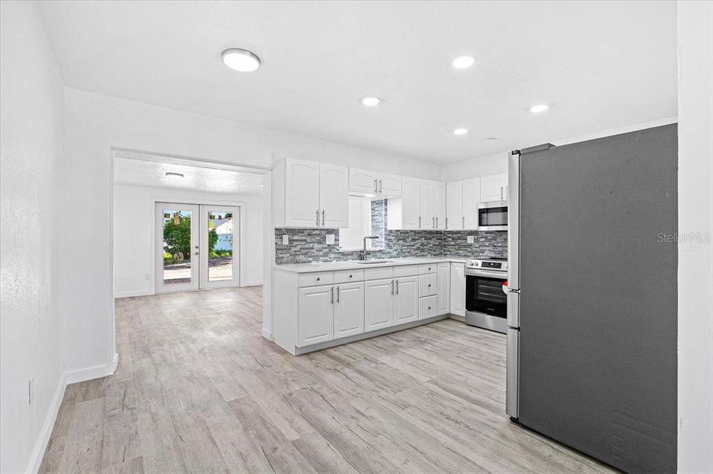For Sale: $475,000 (3 beds, 3 baths, 1742 Square Feet)