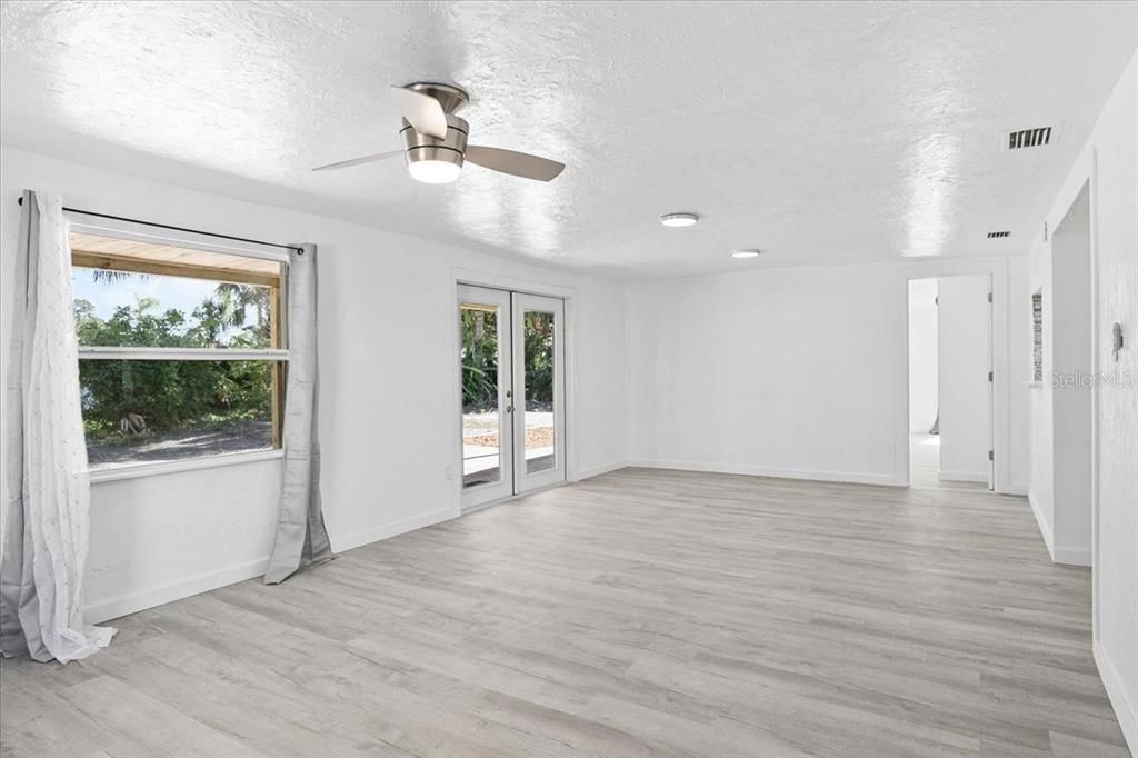 For Sale: $475,000 (3 beds, 3 baths, 1742 Square Feet)