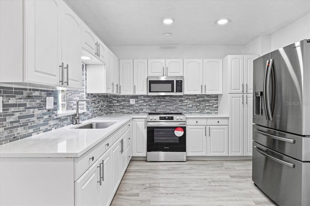 For Sale: $475,000 (3 beds, 3 baths, 1742 Square Feet)