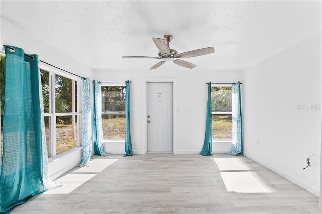 For Sale: $475,000 (3 beds, 3 baths, 1742 Square Feet)