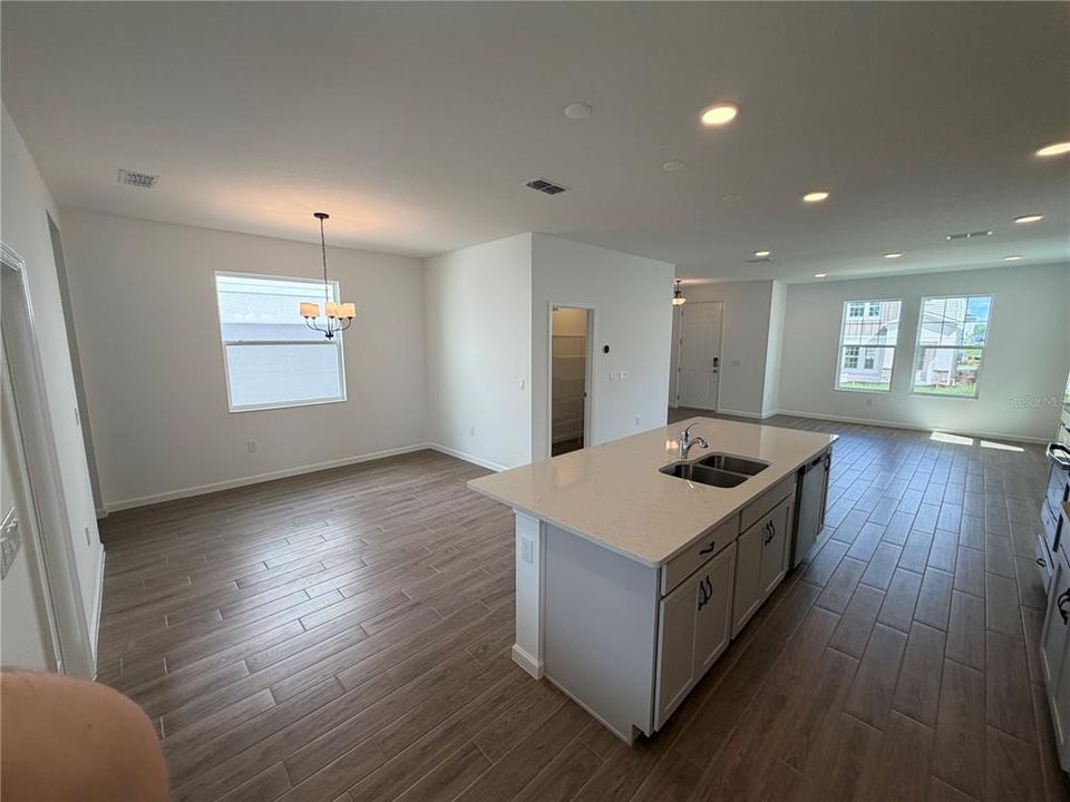 For Rent: $3,300 (3 beds, 2 baths, 1983 Square Feet)