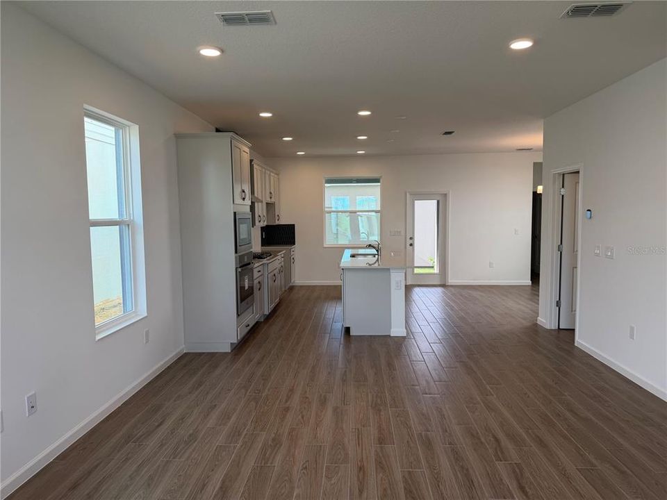For Rent: $3,300 (3 beds, 2 baths, 1983 Square Feet)