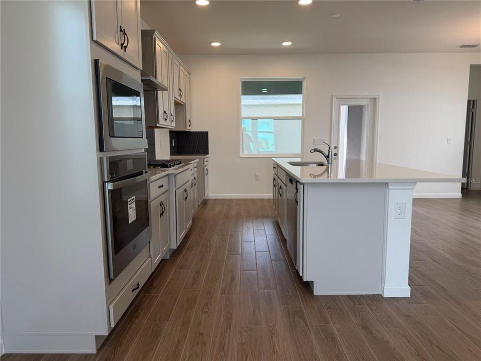 For Rent: $3,300 (3 beds, 2 baths, 1983 Square Feet)