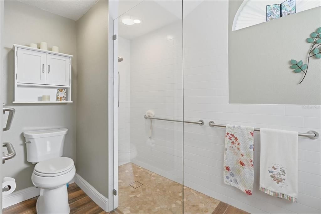 En Venta: $379,000 (4 camas, 2 baños, 1779 Pies cuadrados)