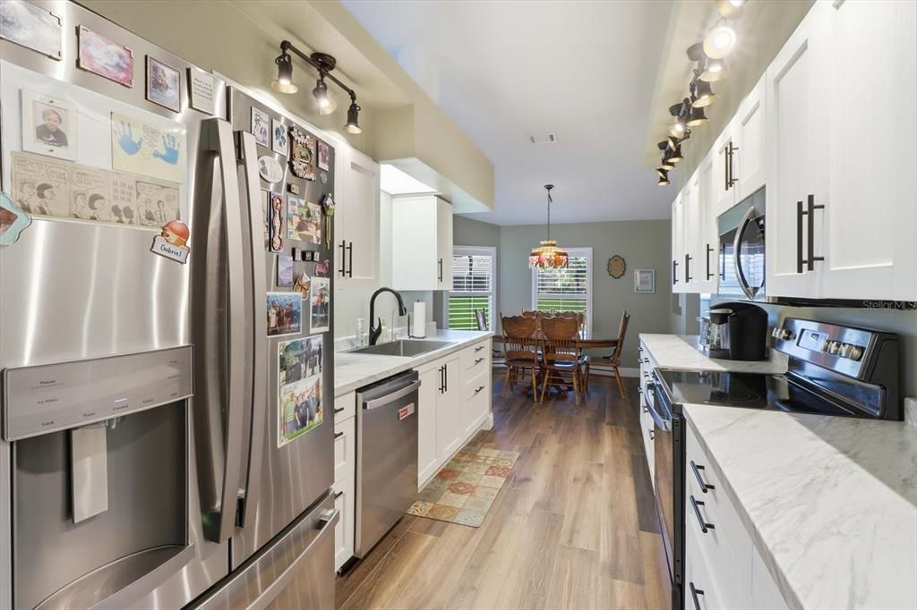 En Venta: $379,000 (4 camas, 2 baños, 1779 Pies cuadrados)