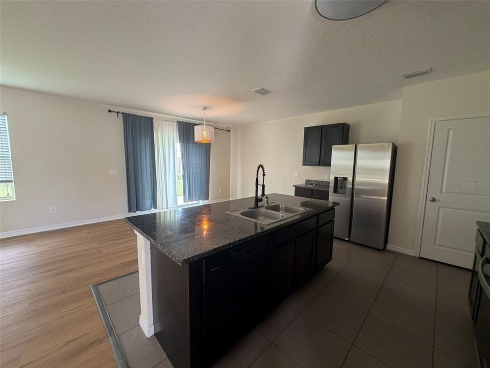 En Renta: $2,500 (4 camas, 2 baños, 2007 Pies cuadrados)