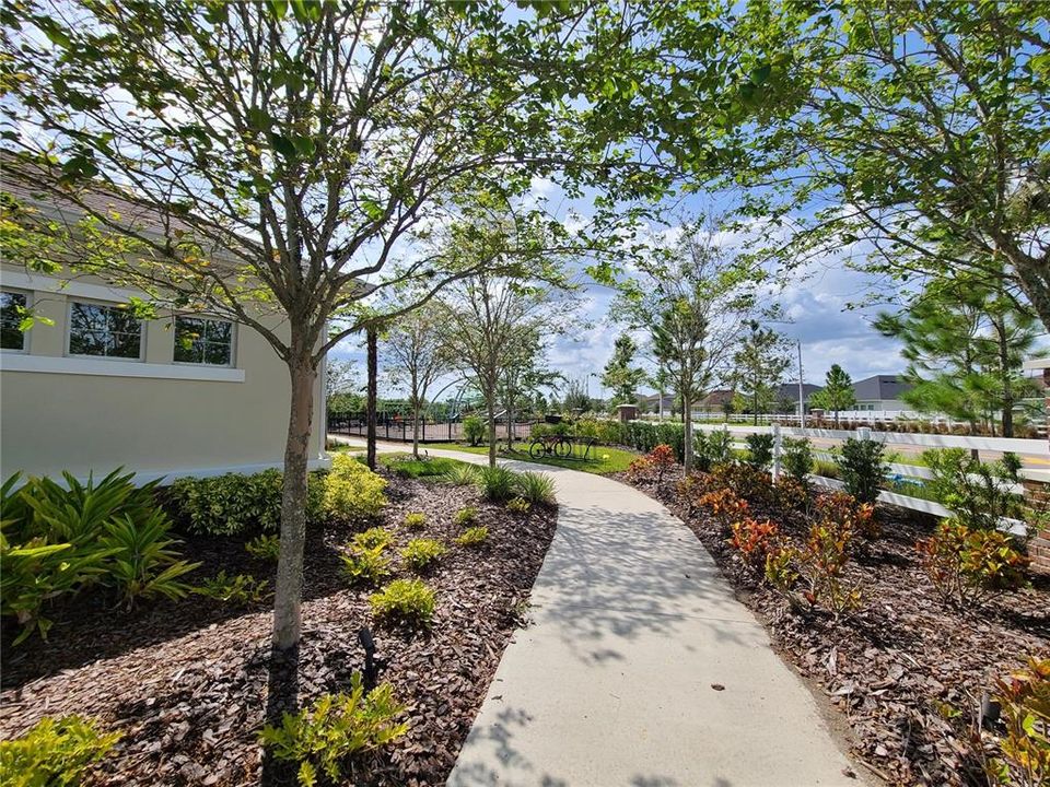 For Rent: $2,800 (4 beds, 3 baths, 2707 Square Feet)