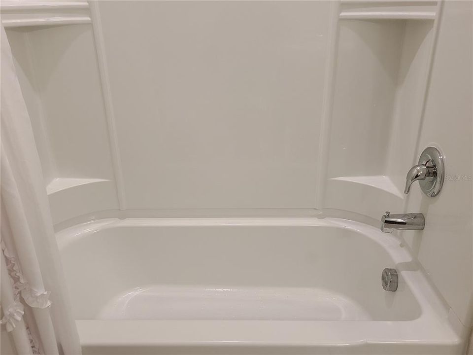 For Rent: $2,800 (4 beds, 3 baths, 2707 Square Feet)
