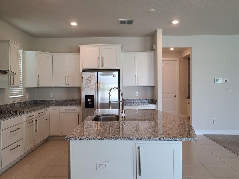 For Rent: $2,800 (4 beds, 3 baths, 2707 Square Feet)