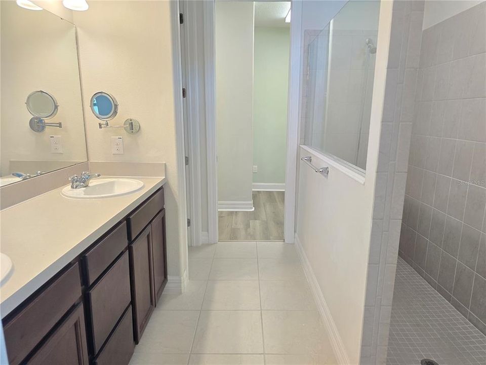 For Rent: $2,800 (4 beds, 3 baths, 2707 Square Feet)
