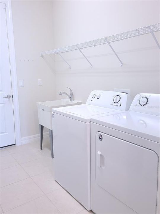 For Rent: $2,800 (4 beds, 3 baths, 2707 Square Feet)