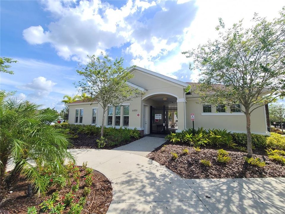For Rent: $2,800 (4 beds, 3 baths, 2707 Square Feet)