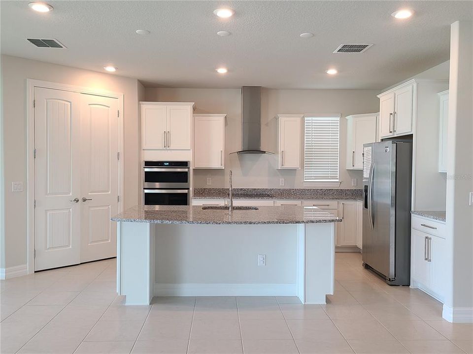 For Rent: $2,800 (4 beds, 3 baths, 2707 Square Feet)