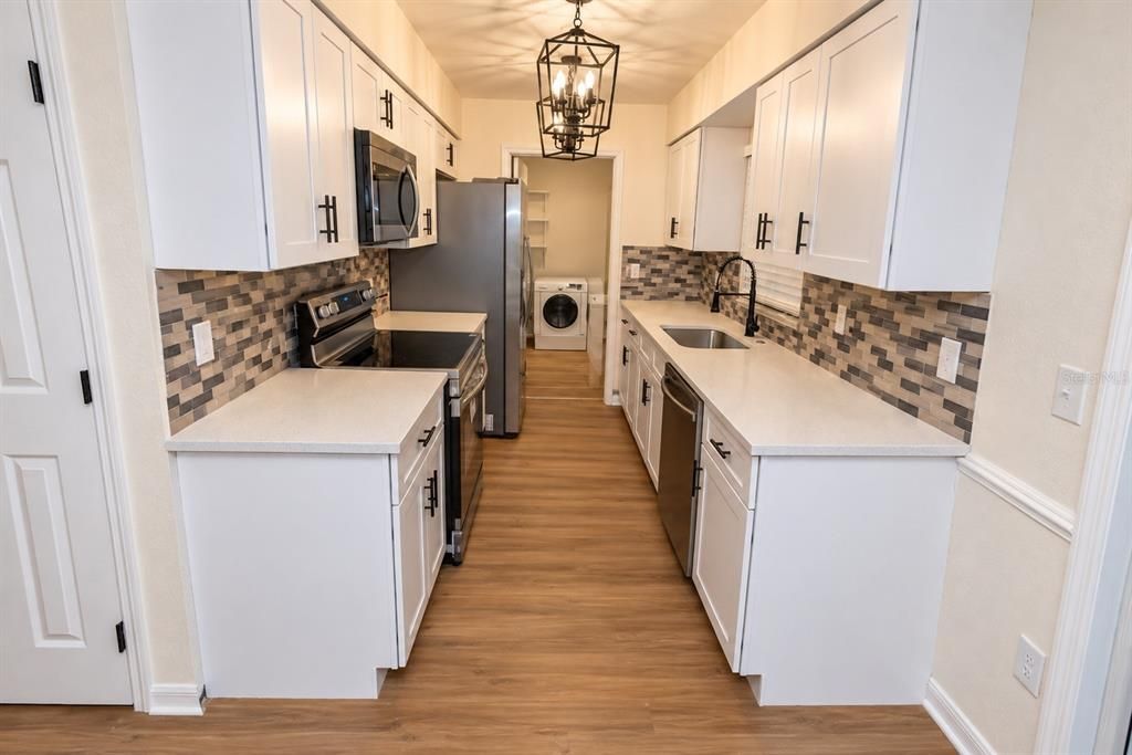 На продажу: $334,900 (4 спален, 2 ванн, 1080 Квадратных фут)
