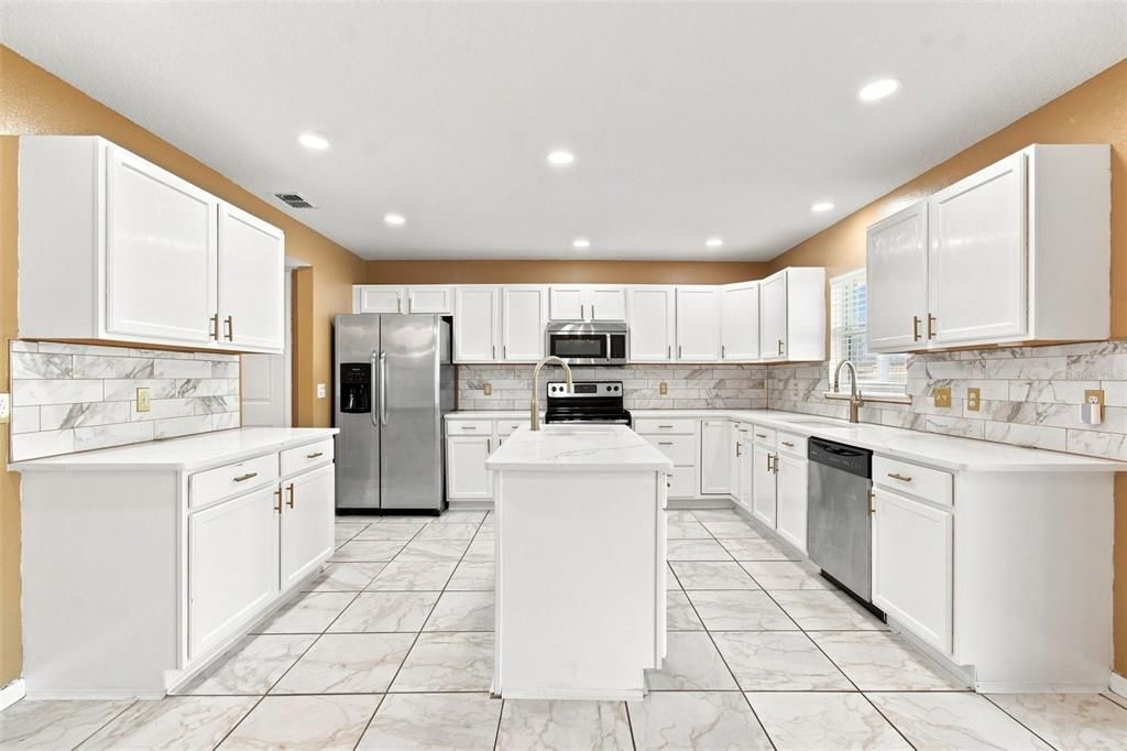 En Venta: $439,900 (4 camas, 3 baños, 3038 Pies cuadrados)