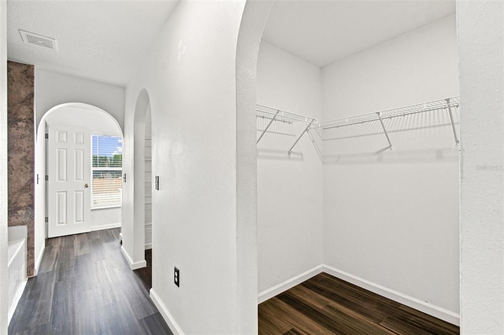 En Venta: $439,900 (4 camas, 3 baños, 3038 Pies cuadrados)