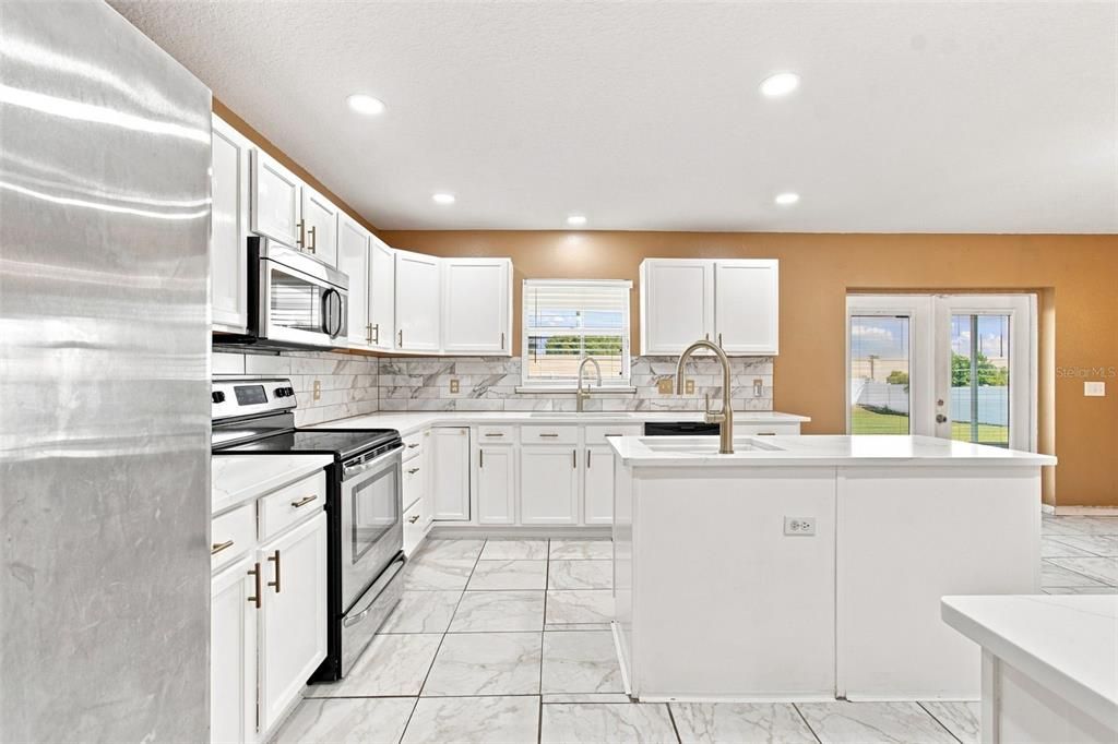 En Venta: $439,900 (4 camas, 3 baños, 3038 Pies cuadrados)