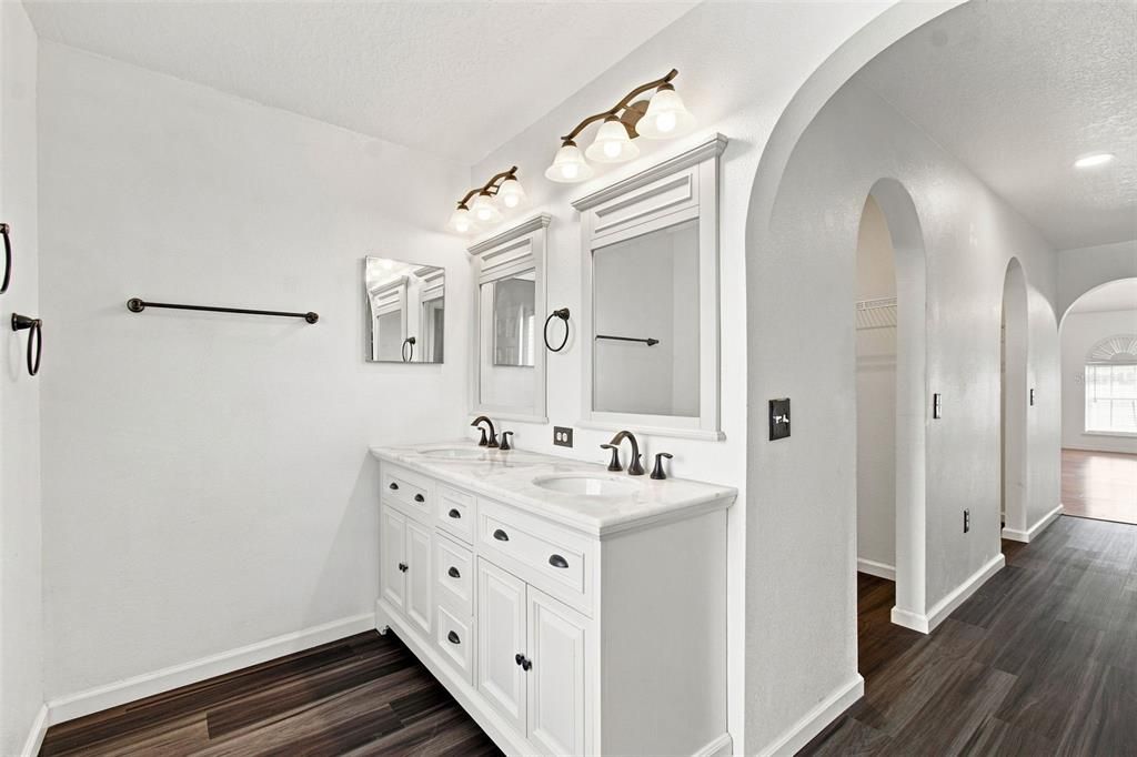 En Venta: $439,900 (4 camas, 3 baños, 3038 Pies cuadrados)